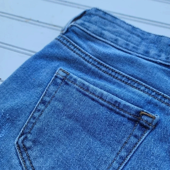 Bullhead Denim Co. Women's Size 1/ 22 Blue High Rise Jeans Shorts Distressed - Picture 9 of 10